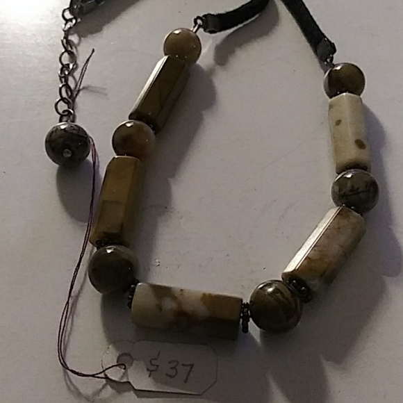 Quartz and Leather Choker - Picture 3 of 4